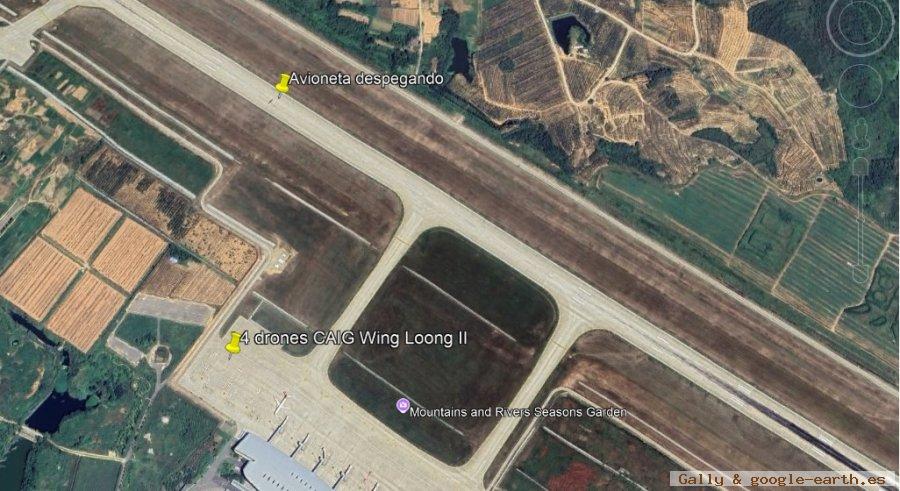 4 drones CAIG Wing Loong II y Avioneta despegando 2 - Dron Bayraktar Akıncı, Batman Airport, Turquia 🗺️ Foro Belico y Militar