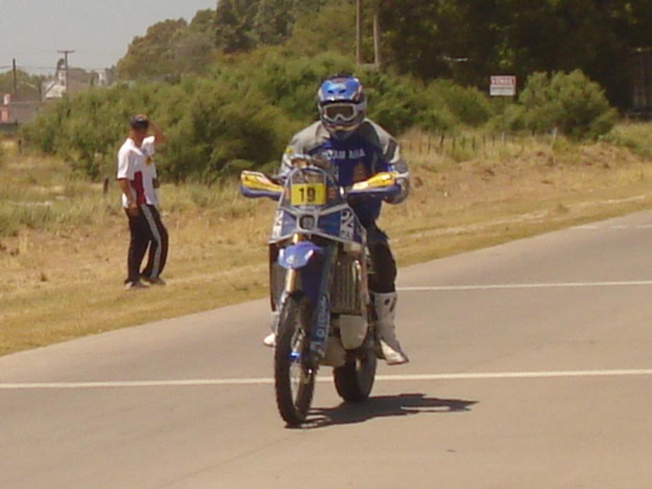 Motos bramando en Picada a mas de 130 por Bahia Blanca 1 - Dakar 2012
