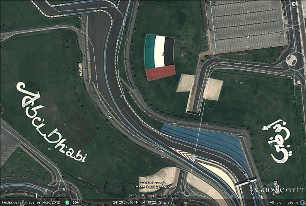 Cartel gigante con las palabras Abu Dhabi 1 - TABLERO DE AJEDREZ ESPERANDO RESPUESTA DEL UNIVERSO 🗺️ Foro General de Google Earth