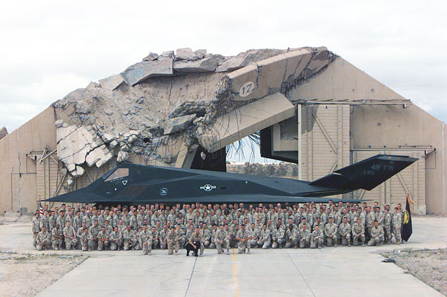 Hangar y B-2 - Aviones Militares y de Guerra