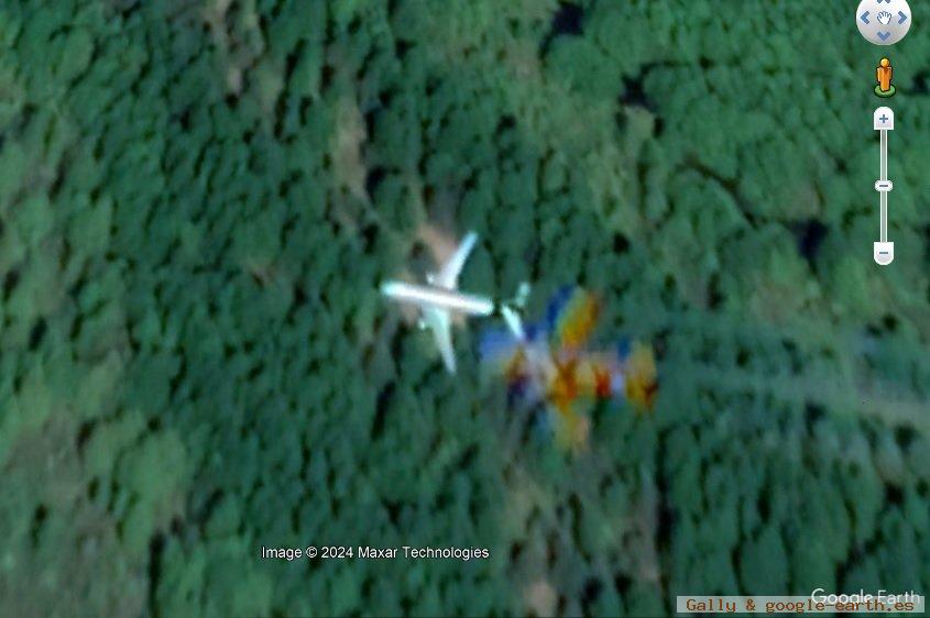 Avión 2 en Chernaya Maza, Nizhni Nóvgorod, Rusia 1 - AVION VOLANDO cerca RIO VOLGA 🗺️ Foro General de Google Earth