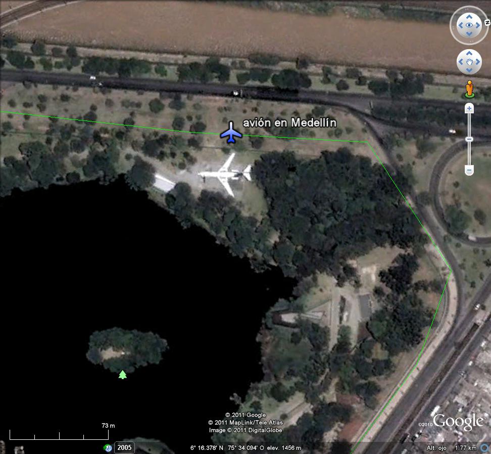 Avion escondido en un bosque 🗺️ Foro General de Google Earth 1