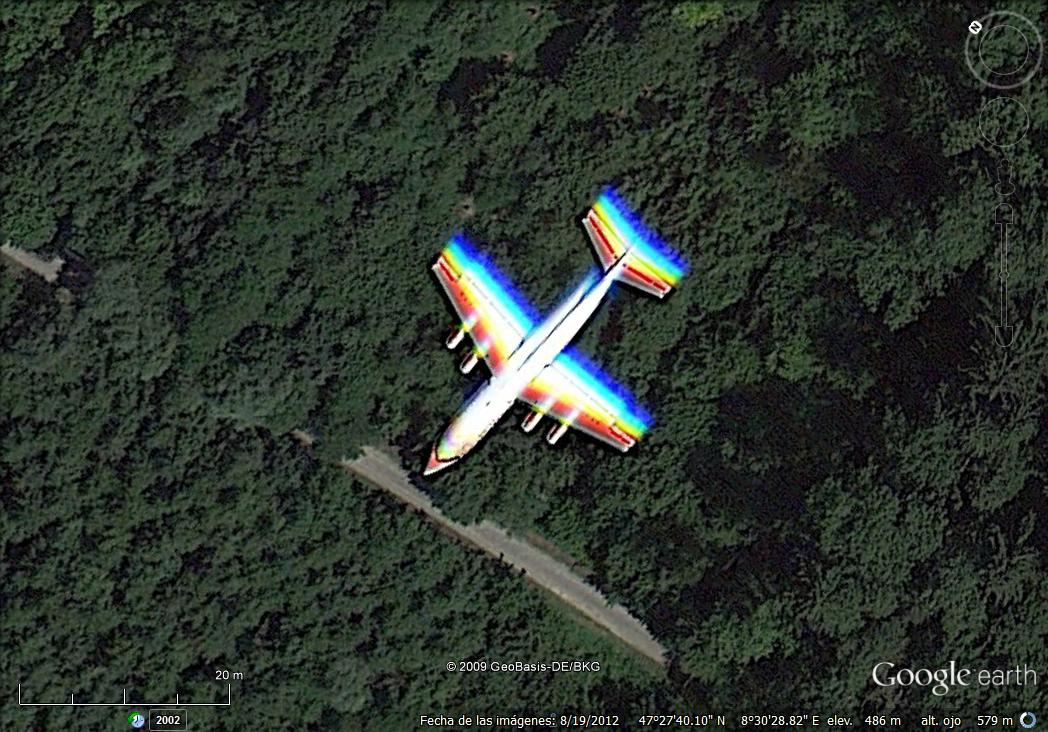 Avion con alas arcoiris -Zurich- Suiza 1 - Avion despegando de un aeropuerto de Estambul 🗺️ Foro General de Google Earth