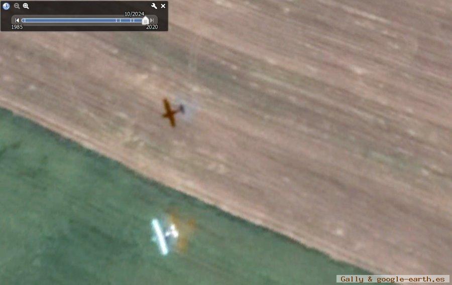 Avioneta Volando cerca de Aeródromo de Krutitsy 1 - Avioneta en Belgrado, Serbia 🗺️ Foro General de Google Earth