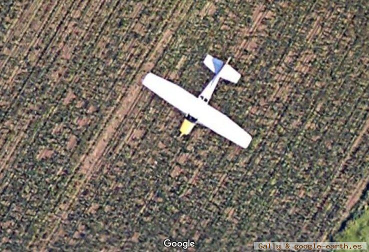 Avioneta en Belgrado, Serbia 1 - Dos avionetas en Alemania, cerca de Dusseldorf 🗺️ Foro General de Google Earth