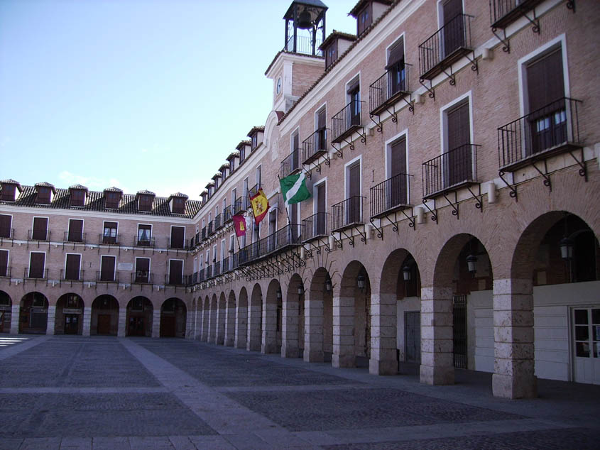 Ayuntamiento - Ocaña, su plaza mayor y las fuentes