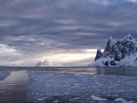 Bahía Esperanza, Antartida, Argentina 0