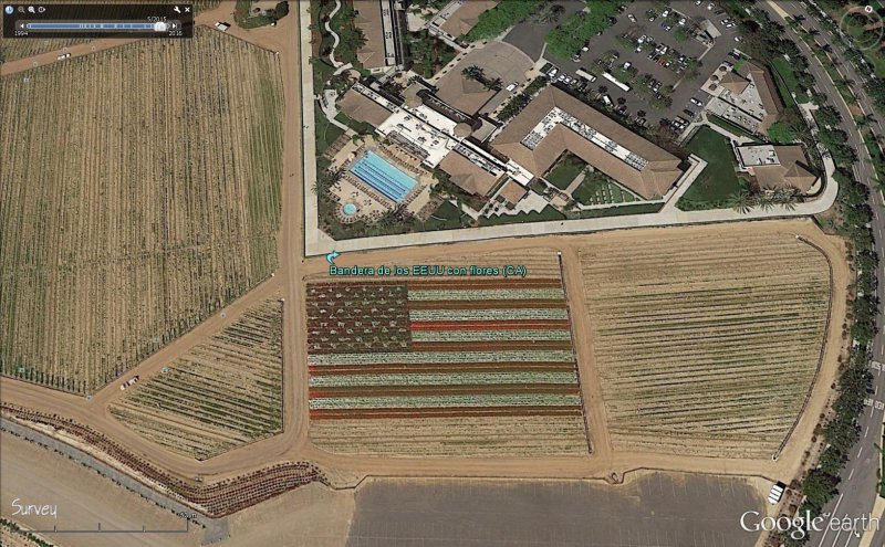 Bandera de USA con flores en Carlsbad, California 0 - Come-cocos Planetario en Google Earth 🗺️ Foros de Google Earth y Maps