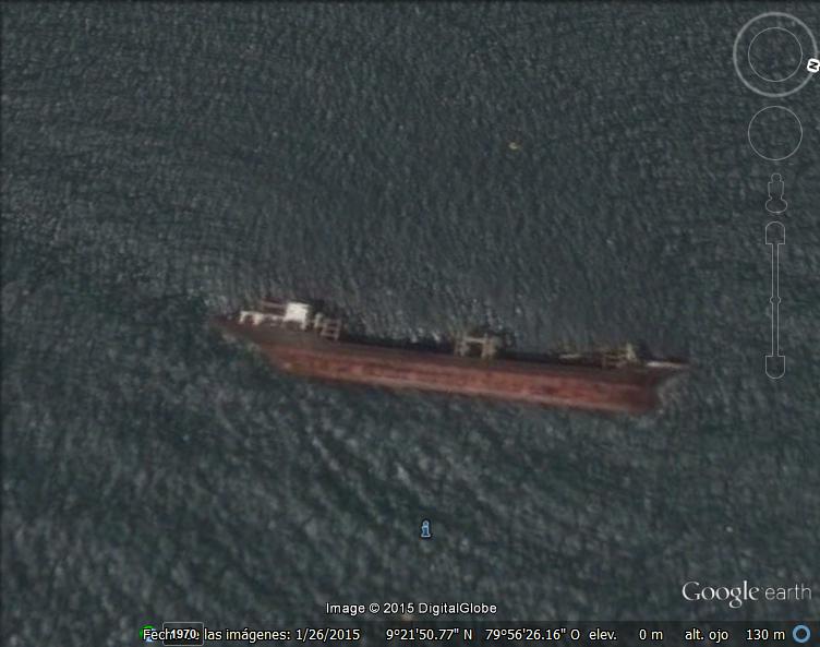 Barco Hundido en la Bahia de Colon - Panama 1