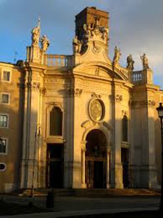 Basilica de Santa Cruz de Jerusalen, Roma, Italia 1