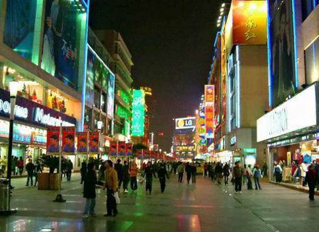 Calle Chunxi, Chengdu, Sichuan, China 2