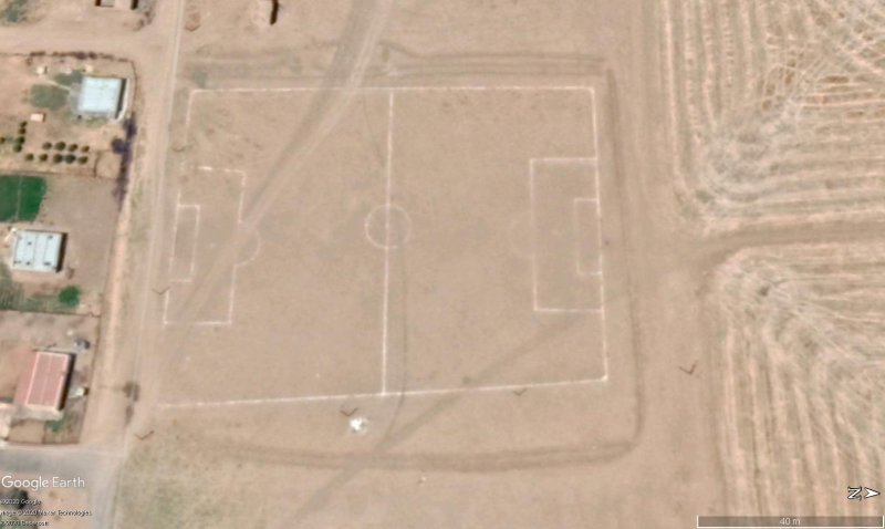 Campo de futbol trapezoidal  - Qamishli, Siria 1