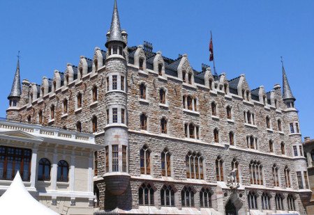 Casa Botines, Plaza San Marcelo, León, Castilla y León 1