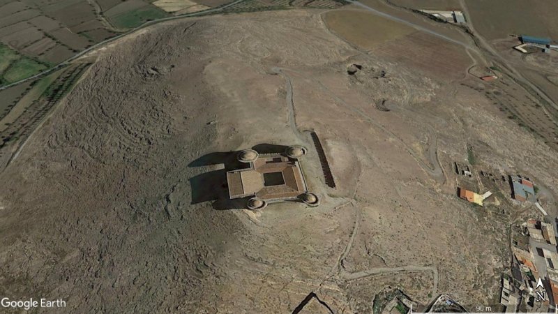 Castillo de La Calahorra 0 - Plaza Mayor de Trujillo 🗺️ Foro General de Google Earth