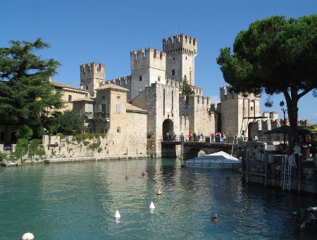 Castillo Sirmione, Lombardía, Italia 0