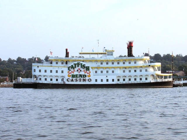 Catfish Paddle Steamer, USA 2