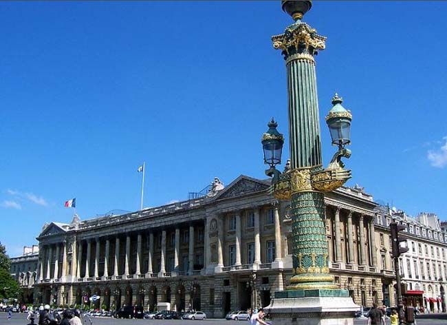 Farolas Rostrales plaza de la Concordia de París 0 - Columna rostral de Cayo Duilio 🗺️ Foro General de Google Earth