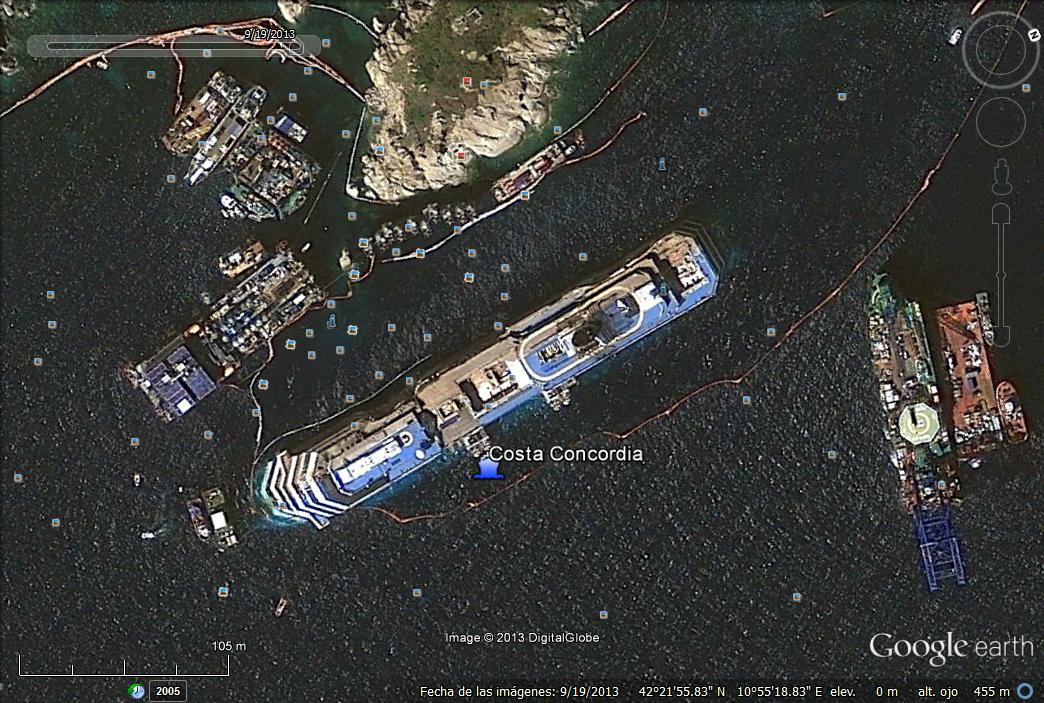 Naufragio del Costa Concordia y el barco reflotado 1