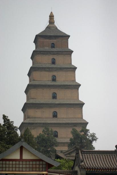 Reparan Pagoda dañada por terremoto, Dayan, China 0