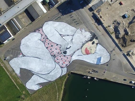 Figura gigante junto a Fort Napoleon en Ostende, Bélgica 1 - Castillo medieval (Spis), en Eslovaquia 🗺️ Foro General de Google Earth