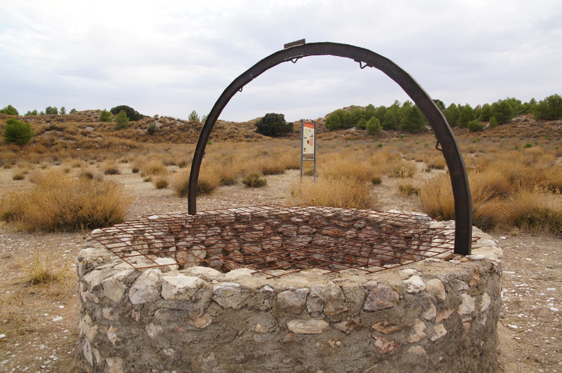 Boca de un pozo de la mina de Espejuelo - Estela funeraria de Lucunda -Segobriga -Cuenca 🗺️ Foro España