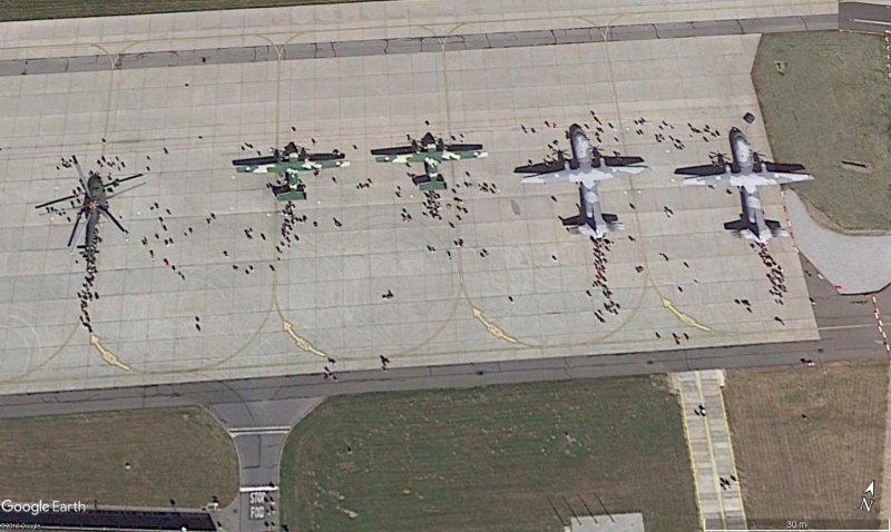 Exhibición aeropuerto de Balice, Cracovia, Polonia 1 - Exposicion de aviones en Akron, Ohio 🗺️ Foro Belico y Militar