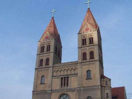 Iglesia católica de St. Michael's, Qingdao, China 0