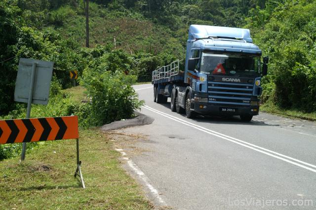 carretera borneo - Lio en la autopista