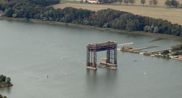 Puente de Karnin, Alemania 1 - Puente de elevación vertical