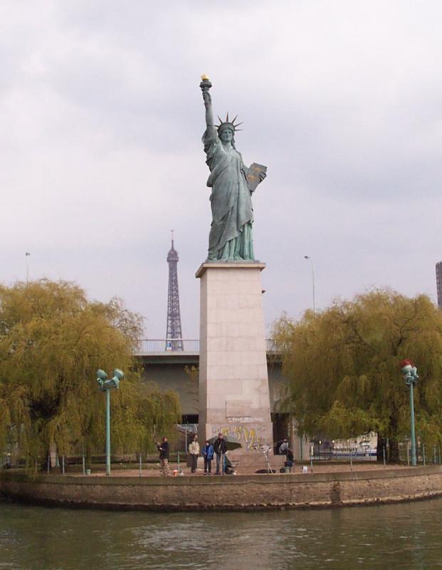 La Estatua De La Libertad En Paris P59 Google Earth