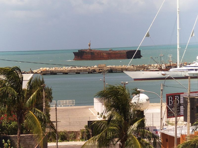 Barco hundido frente a la ciudad de Fortaleza, Brasil