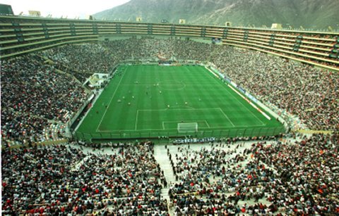 estadio monumental con 80 mil espectadores