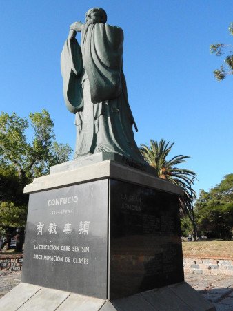 Monumento a Confucio, Montevideo, Uruguay 1