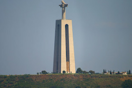 Monumento a Cristo Rey, Lisboa - Portugal 0