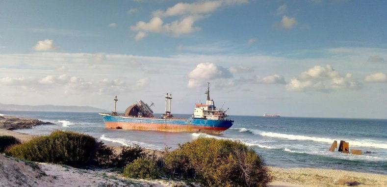 3 barcos encallados en Bizerta (Túnez) 2