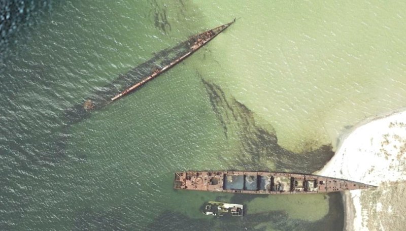 Destructores ORP Wicher II y ORP Grom II 2 - Barco hundido en la Base Naval Pasha Liman - Albania 🗺️ Foro General de Google Earth