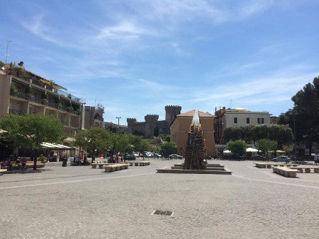 Piazza Giuseppe Garibaldi, Tívoli, Roma, Italia 1