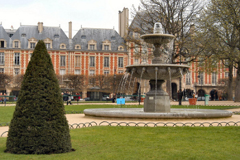 Plaza de los Vosges, Paris, Francia 🗺️ Foro Europa 1