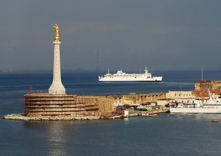 Puerto de Giardini-Naxos, Mesina, Italia 1