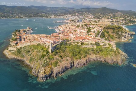 Puerto de Portoferraio, Livorno, Italia 0