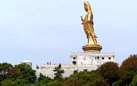 Templo a Kwan Yin, en la isla de PutuoShan, China 0