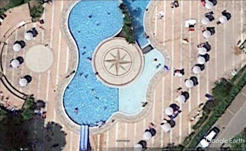 Rosa de los Vientos junto a Piscinas, Veneto, Italia 1 - Rosa en pista de Aeropuerto de Valencia 🗺️ Foro General de Google Earth