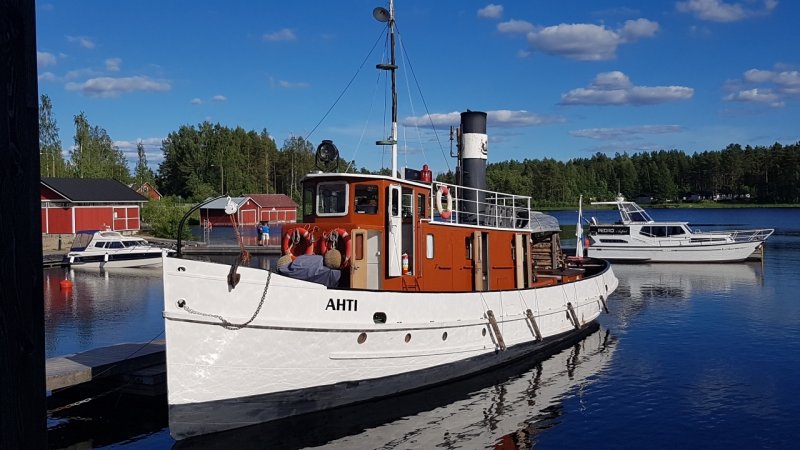 Barcos a Vapor Remolcadores del Astillero de Kanavansuun 2