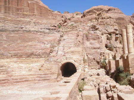 Teatro romano en Petra, Jordania 0