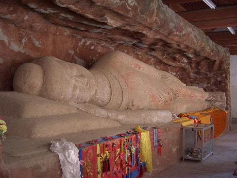 Gruta del templo Bingling en Gansu de China 0