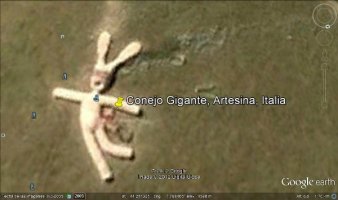 conejo de peluche gigante google maps