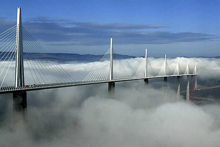 Viaducto de Millau en Aveyron (Francia) 2