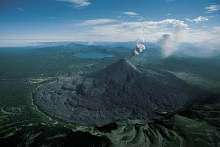 Volcan Karymsky, Peninsula Kamchatka, Rusia 0