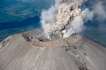 Volcan Karymsky, Peninsula Kamchatka, Rusia 1