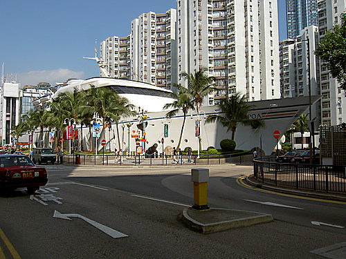 Barco en medio de Hong Kong 1